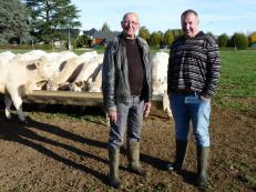Jean Louis et Vincent Peyramale, éleveurs de charolaises en Haute-Pyrénées, utilisateur des solutions SOBAC.